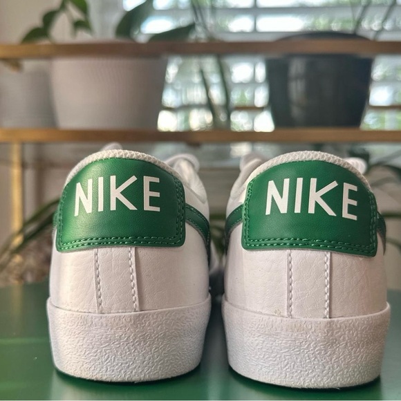 Nike Blazers 77. Is 7 youth which is woman’s 8.5 - Picture 2 of 3